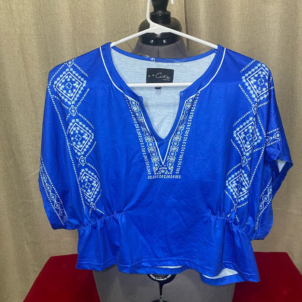 CATS Collections Blue and White Top- One Size Fit All Tag (Medium)